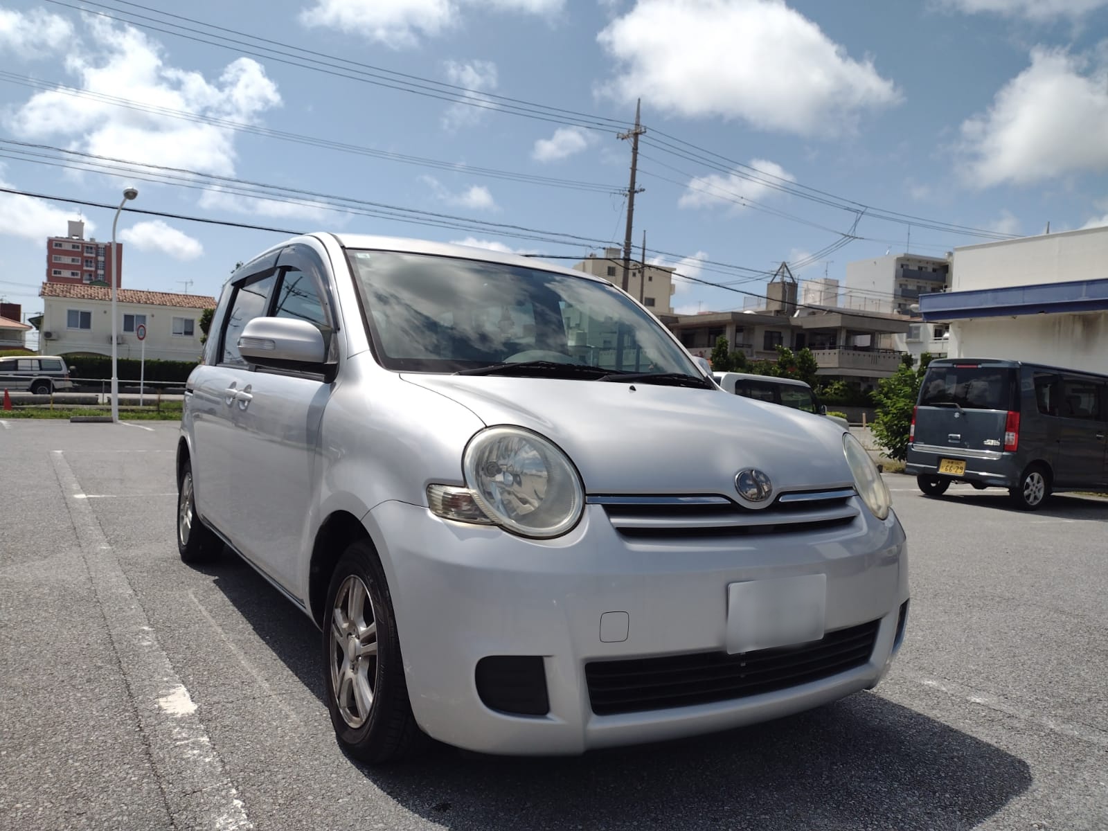 Toyota Sienta Silver